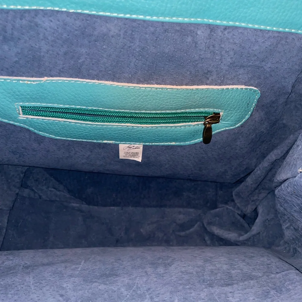 Artisan made hand painted leather backpack - Picture 6 of 10